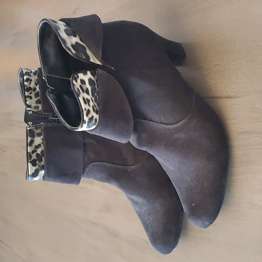 Cushion Walk by Avon Black & Animal Print Heeled Booties, size 7